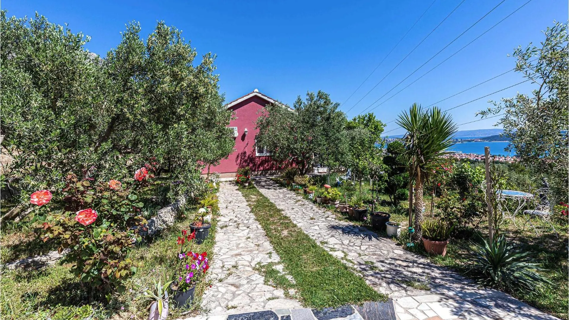 Beautiful Home In Kastel Kambelovac With Kitchen