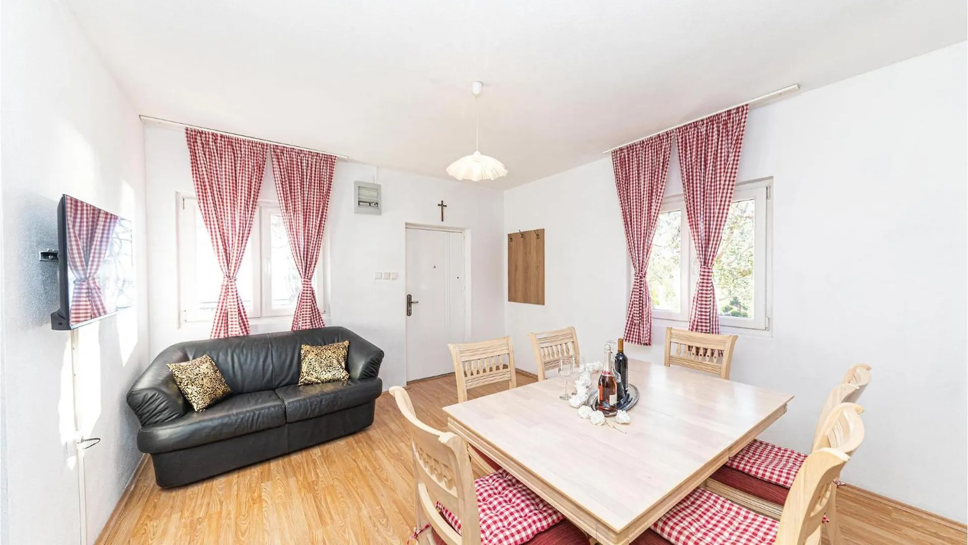 Beautiful Home In Kastel Kambelovac With Kitchen Croatia
