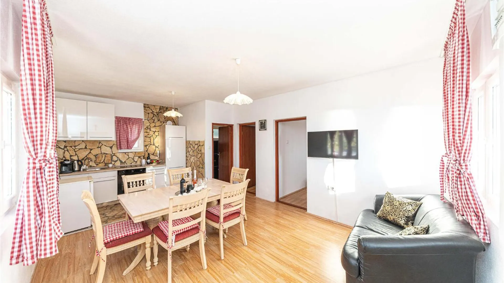 Dom wakacyjny Beautiful Home In Kastel Kambelovac With Kitchen